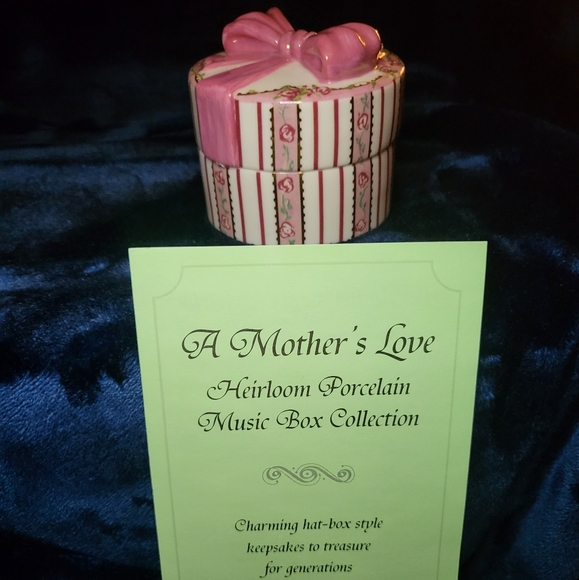 Ardleigh Elliott Music Box Heirloom Edition Mother & Daughter - Picture 7 of 7